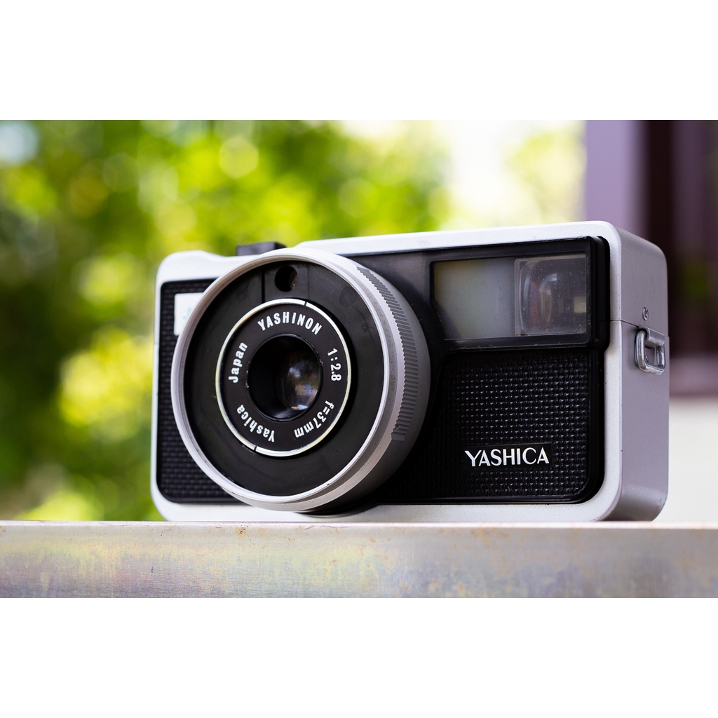 Máy ảnh film cổ cực vintage Yashica