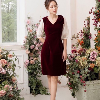 VÁY NHUNG ĐỎ MẬN CỔ V TAY VOAN LỠ