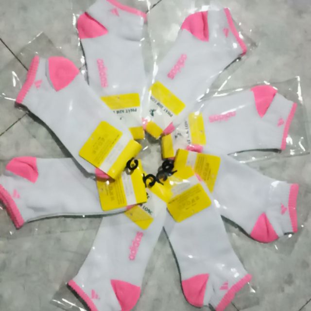 1 đôi vớ nữ siêu đáng yêu có 3 màu trắng, đen và xám