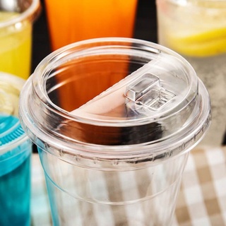 Lốc 50ly nhựa dùng 1 lần + NẮP BẬT. Nắp bật 1/2, phải bật nắp lên mới cắm ống hút nhé