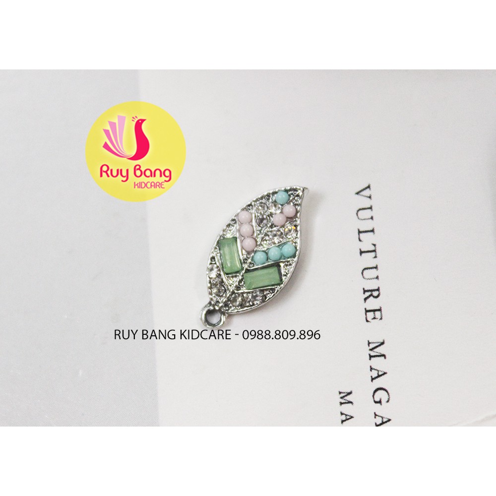 Cành lá kim loại, center đá đính hoa vải handmade