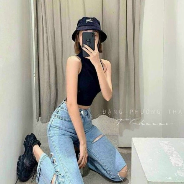 Áo thun ba lỗ croptop sành điệu.