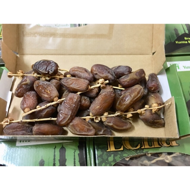 Chà Là Nguyên Cành 500g Tunisia