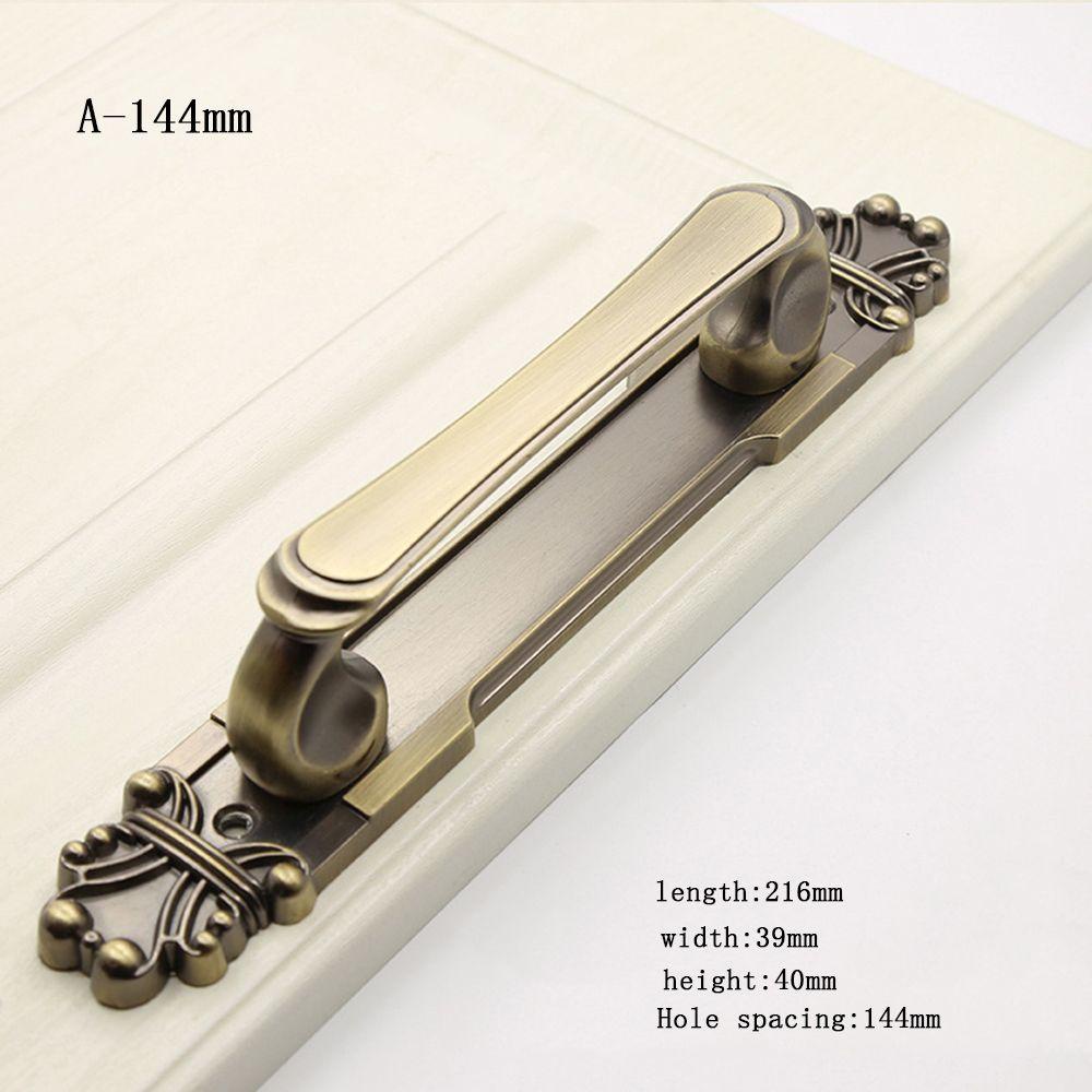 Tay Nắm Cửa Gỗ Bằng Đồng Phong Cách Cổ Điển