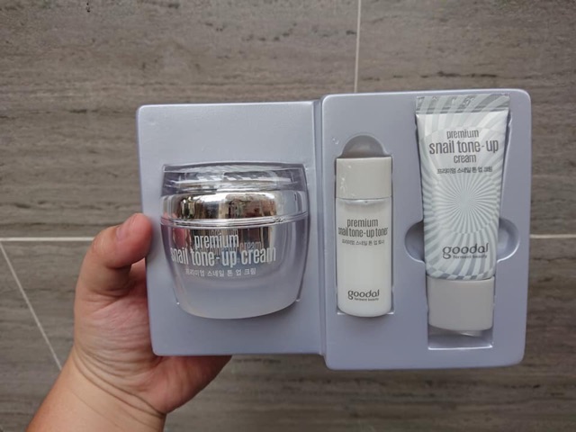 Kem ốc sên Goodal Premium Snail Tone Up Cream