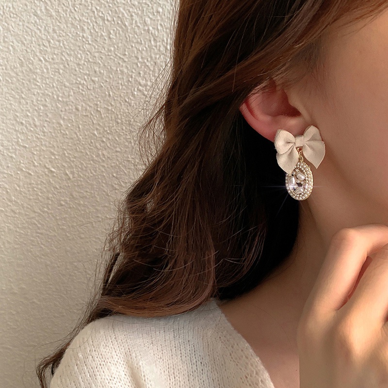 Khuyên Kẹp Vành Tai Hình Bông Hoa Đính Ngọc Trai Trắng Tinh Tế Thời Trang