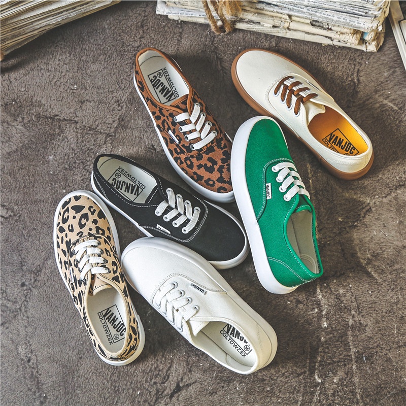 Giày Slip on CANVANS Kiểu Dáng Cổ Điển Dành Cho Nam Và Nữ Size 35-44 / *#Giày Xăng Đan nike Nam
