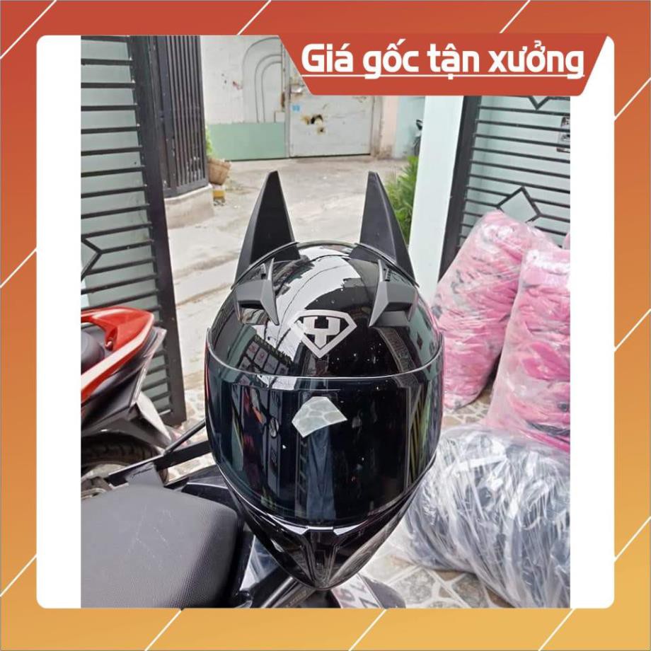 [Giống ảnh] Nón bảo hiểm Fullface AGU đen bóng kèm sừng Batman đen - Mũ fullface AGU m138 đen nhám cực đẹp