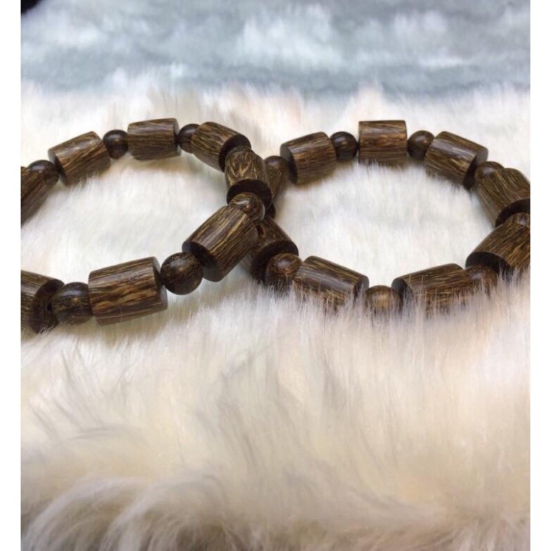 Vòng tay trầm hương sánh chìm cao cấp.