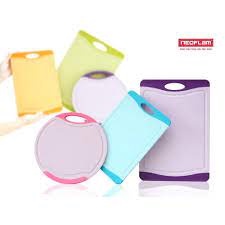 Thớt sạch Neoflam Flutto M - S. Thớt được đúc bằng nhựa PP, đảm bảo an toàn vệ sinh thực phẩm