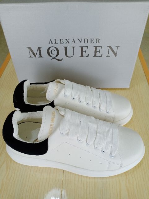 [XẢ KHO] [Ảnh thật] Giày sneaker McQueen trắng, đế độn, gót đen, dây bản to