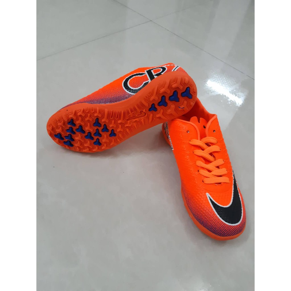 (NOWSHIP) Giày đá bóng trẻ em CR7 (Tặng kèm đôi tất đá bóng)