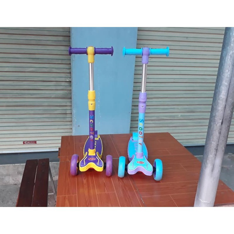 Xe trượt Scooter hàng Cao cấp (có giảm xóc + phanh chân + đèn bánh xe)-601