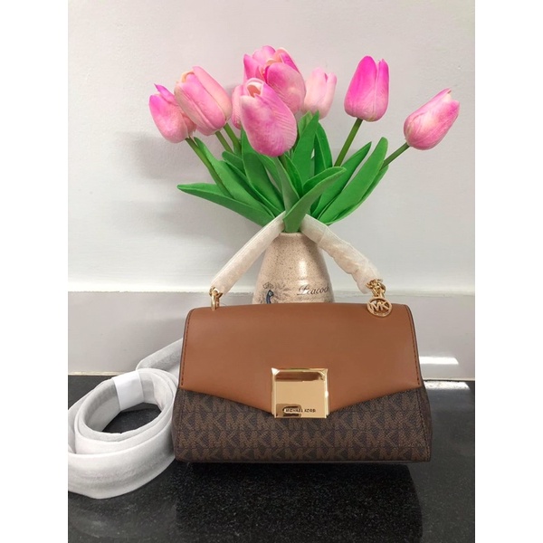 Túi đeo chéo nữ Michael Kors Lita size 20