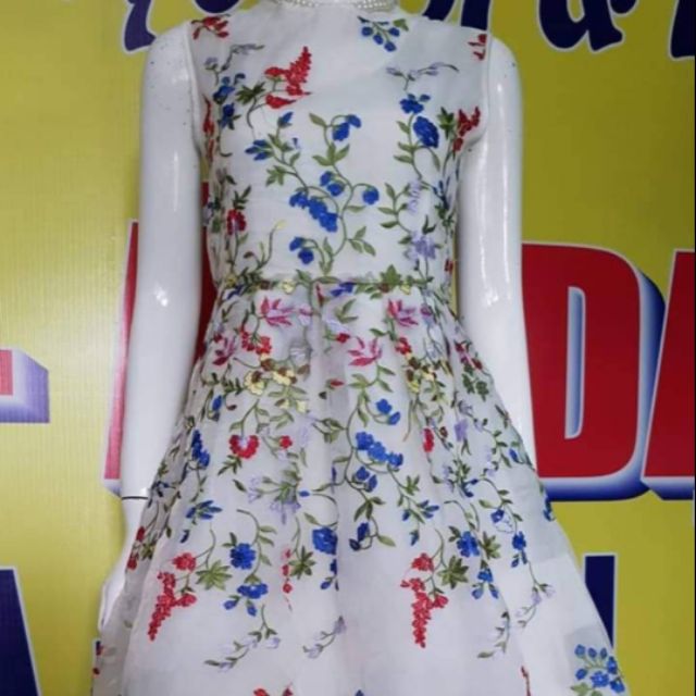 Đầm thêu hoa nổi
