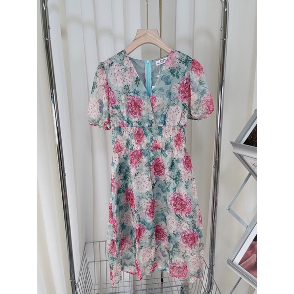 ❤️ Vây hoa xanh cổ V chun eo hàng shop e có sẵn size SM . Diện e này bao đẹp luôn ạ. Chất voan tơ qc 2 lớp