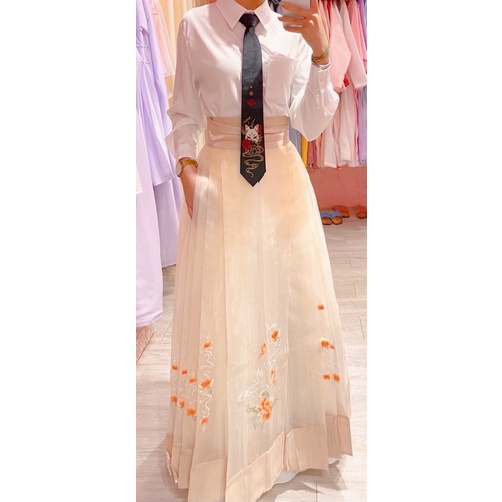 Mã diện Thi Tích hãng Khang Diên Linh váy full thêu 6 mét