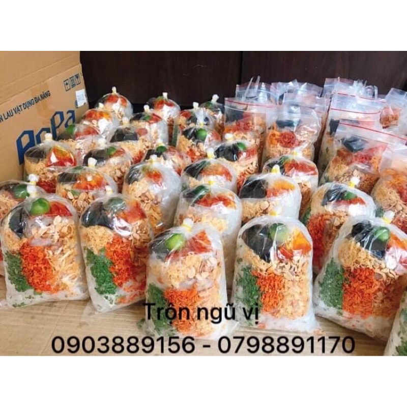 Bánh tráng dẻo tắc, bơ, muối, phơi sương bò, trộn đủ vị