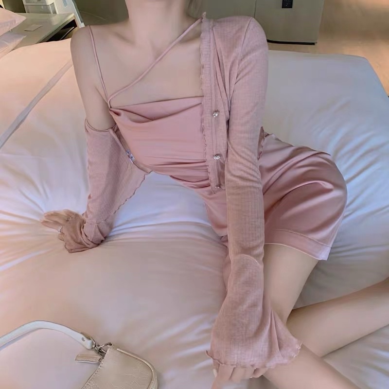 Set Váy ôm body lụa kèm áo khoác len💗🎀