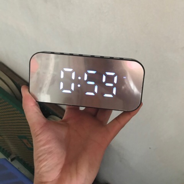 Loa Bluetooth Kiên Đồng Hồ LED+ Báo Thức + Đài FM Tráng Gương Siêu Đẹp.