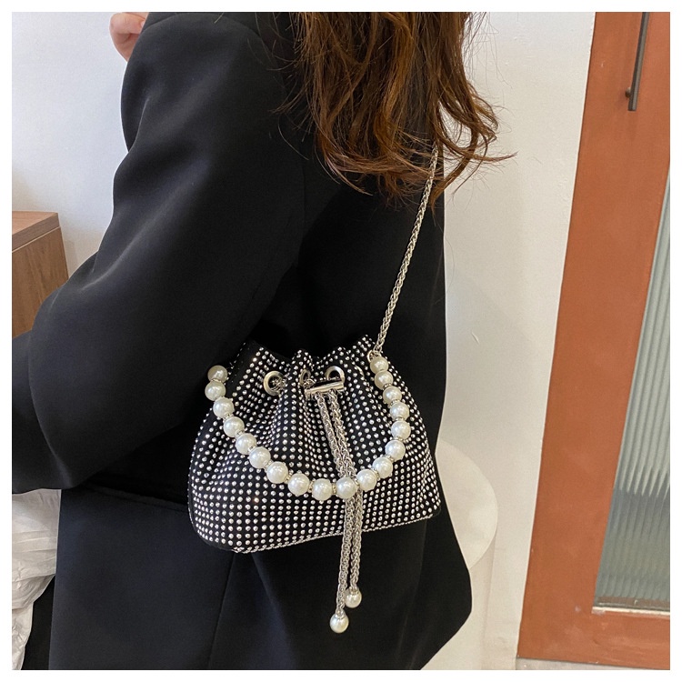Túi Xách bucket Đeo Vai Đính Ngọc Trai Phối Dây Xích Thời Trang Sành Điệu