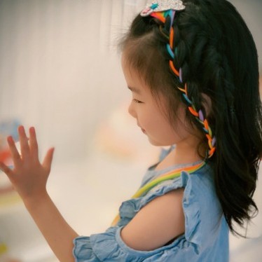 Kẹp tóc phối tóc giả phong cách Hàn Quốc cho bé gái