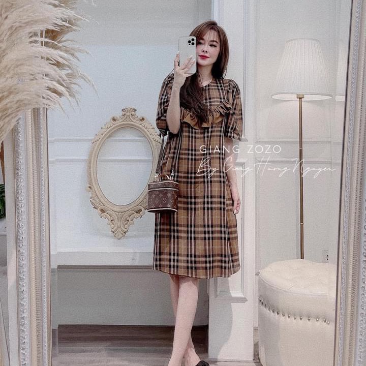 Váy Bầu Hè Kẻ Caro Màu Nâu Cổ Bèo Dáng Suông HD2830 Honey Mommy Đầm Bầu Công Sở Ngắn Tay