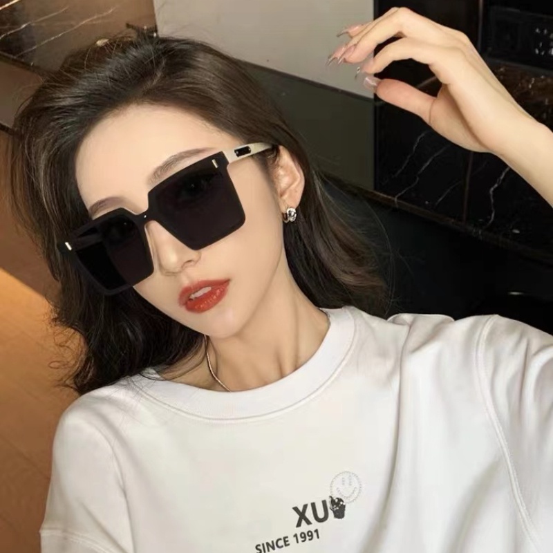 (KIQI-FASHION) COD Kính Chống Nắng Chống Tia UV Gọng Vuông Lớn Thời Trang Hàn Quốc Cổ Điển Dành Cho Nam Và Nữ