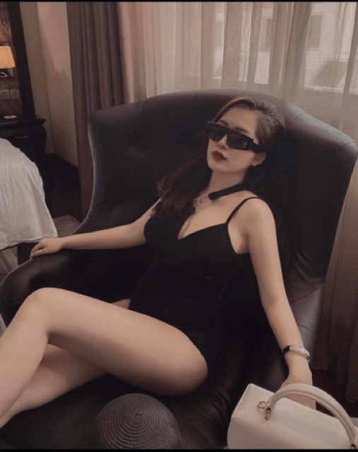 Bikini một mảnh kín đáo cho bầu nhỏ tháng