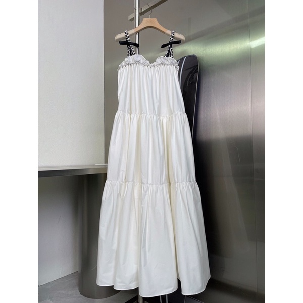 Đầm maxi hai dây trắng đính đá nhẹ nhàng mà sang trọng tinh tế