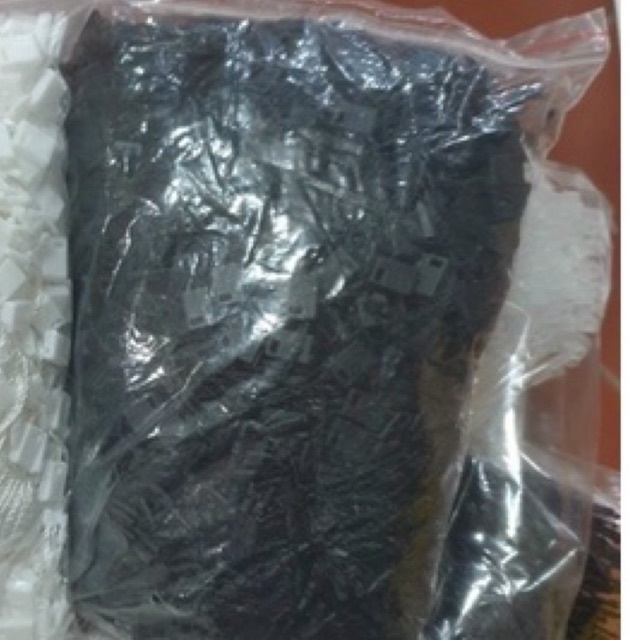 Mác tem treo gắn quần áo  các shop thời trang dây dù xâu mác 500 c mác tag-và 1000c dây dù gắn quần áo .