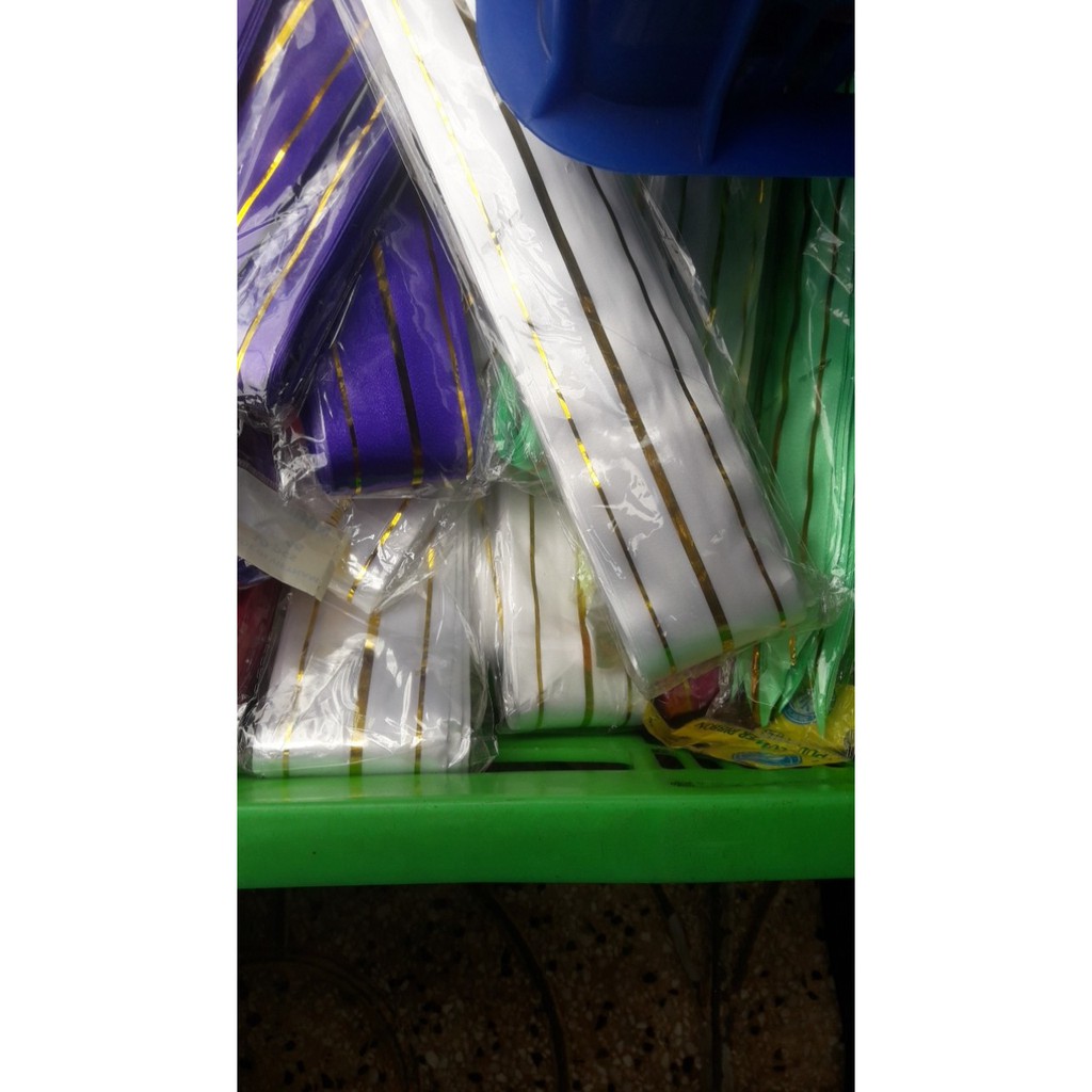 giấy kiếng mờ gói hoa xấp 20 tờ kèm 10 nơ rút