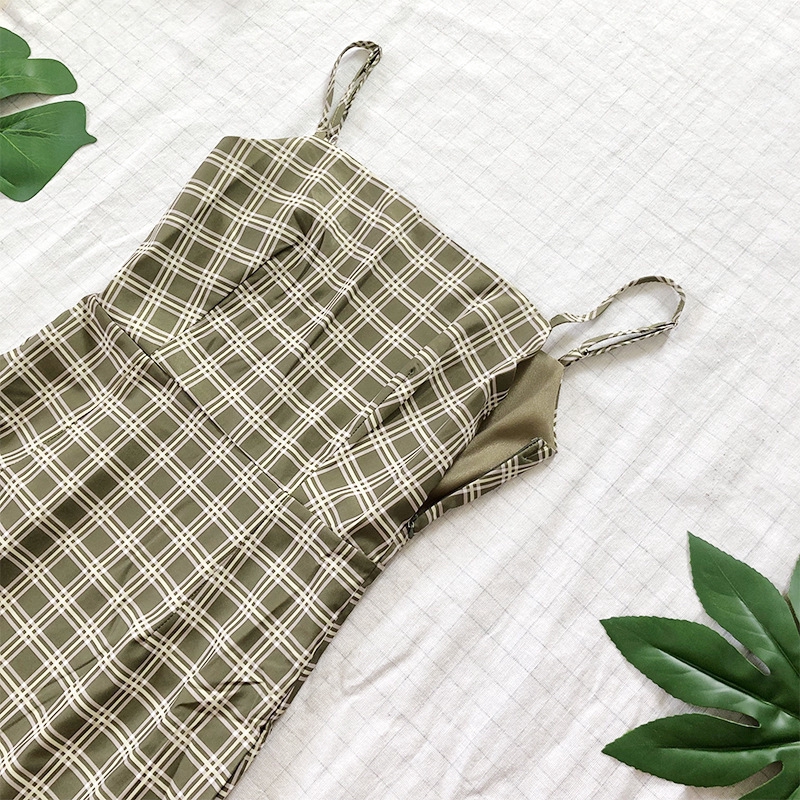 Đầm IELGY hai dây hở lưng màu xanh lá cây họa tiết kẻ sọc thời trang mới 2023 xinh xắn dành cho nữ