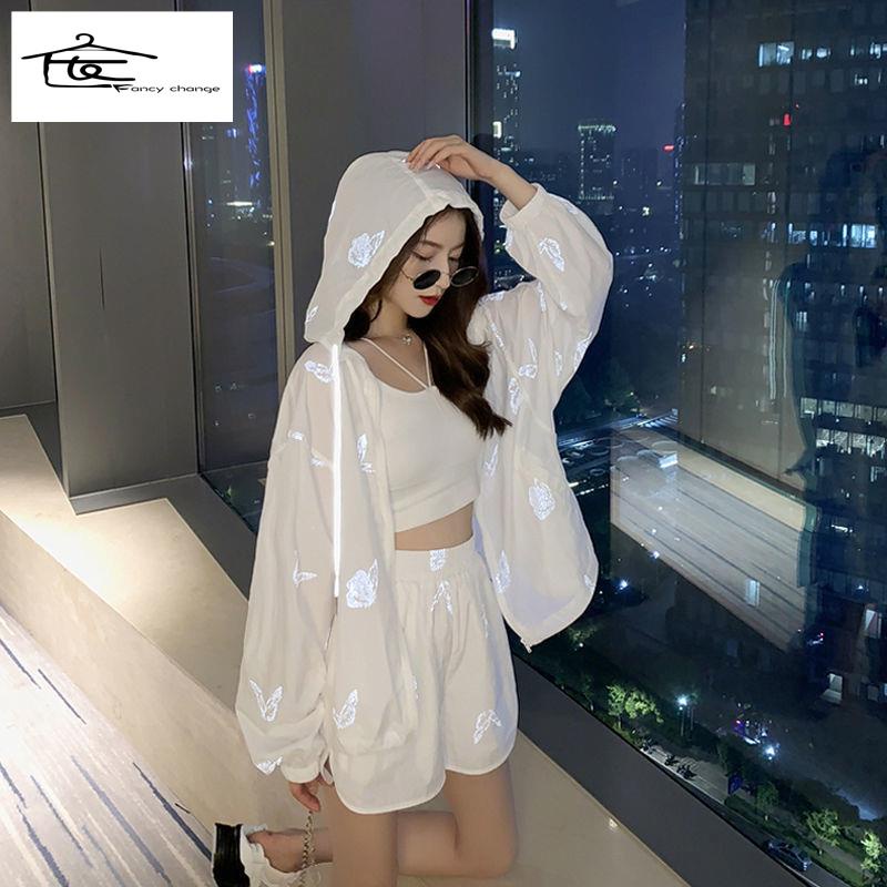 Set Áo Có Nón Và Quần Short Ống Rộng Họa Tiết Bướm Phản Quang Thời Trang Mùa Hè Cho Nữ