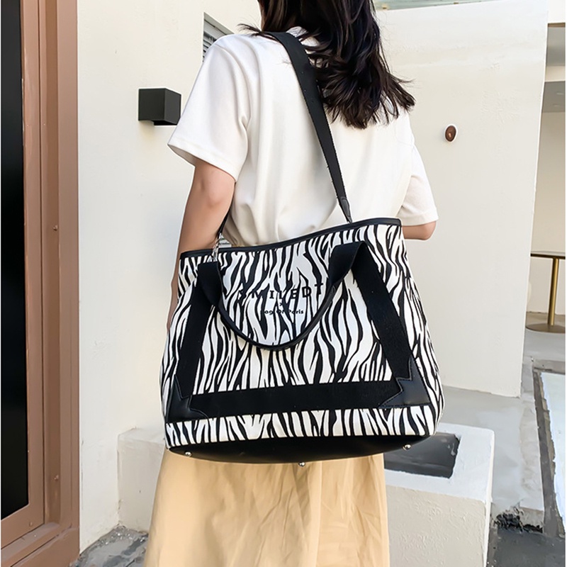 Túi đeo chéo IELGY canvas sức chứa lớn họa tiết sọc ngựa vằn thời trang dành cho nữ
