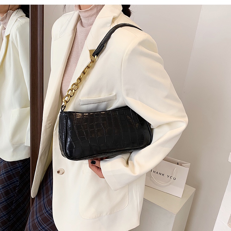 Túi xách nữ kẹp nách đi chơi vân da rắn phối xích cá tính Capucha T21