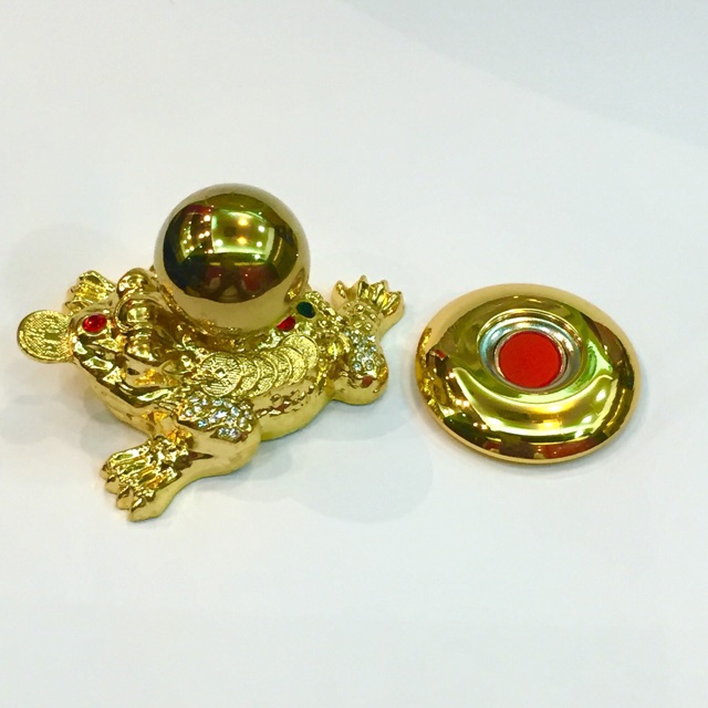 Giá đỡ điện thoại phong thuỷ cho ô tô "THIỀM THỪ NGẬM KIM SA" | BigBuy360 - bigbuy360.vn