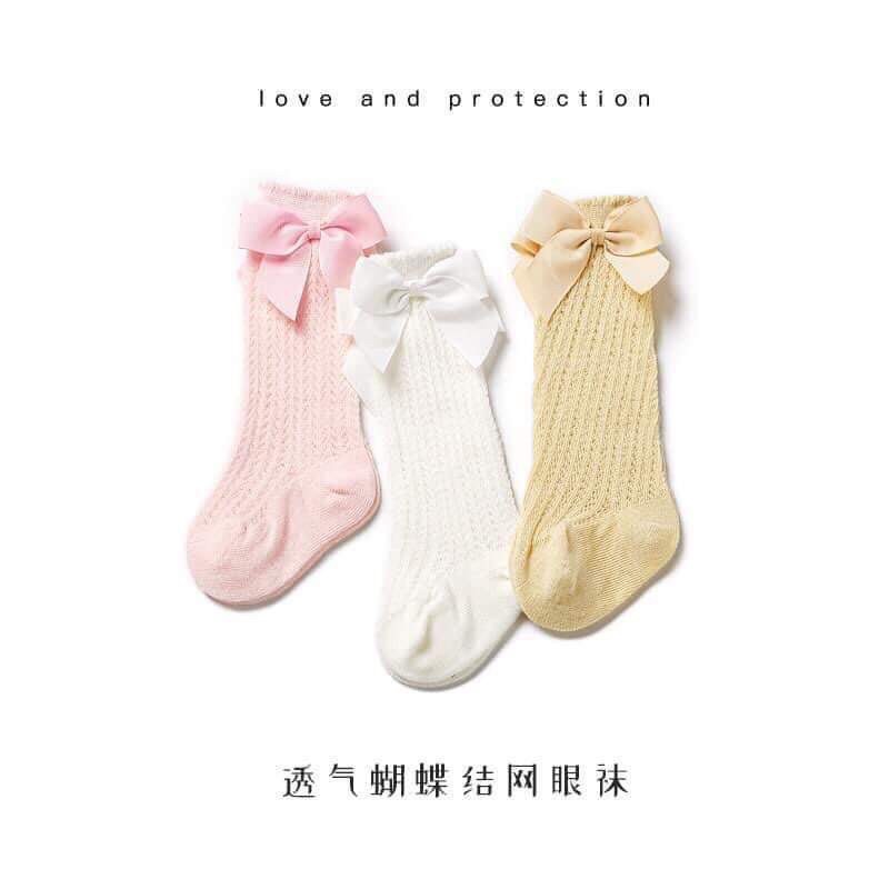 Tất ren xinh cho bé