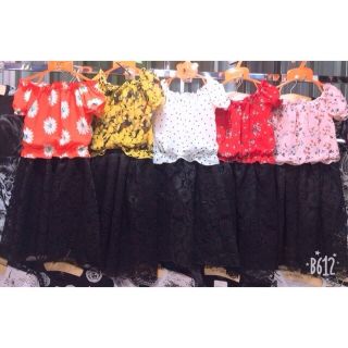 Set áo trễ vai váy ren bé gái