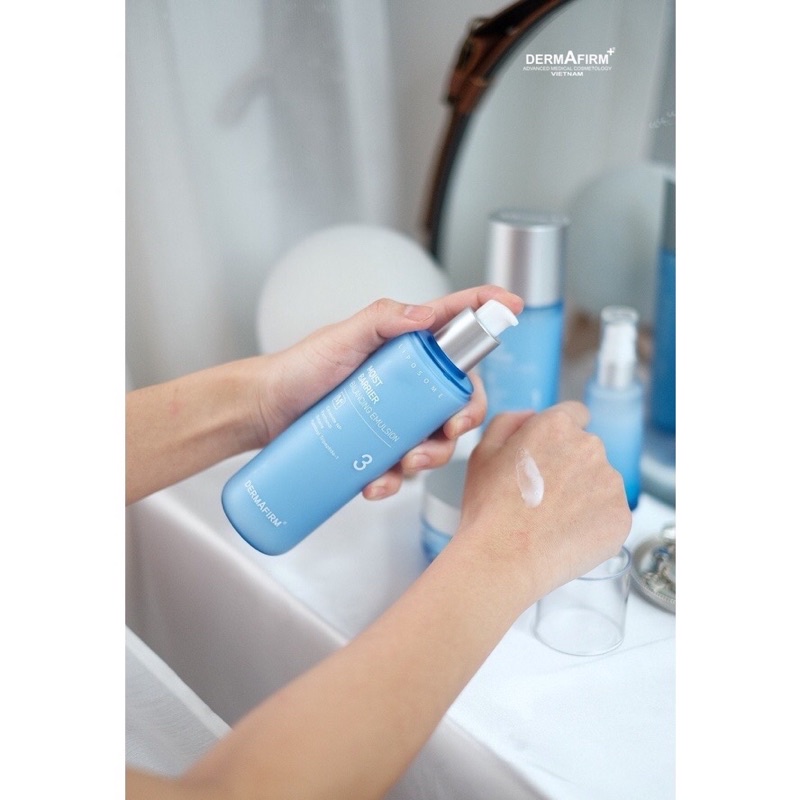 Sữa dưỡng ẩm đa tầng chống mất nước xuyên biểu bì  DERMAFIRM 200ml  - Dr.Trang