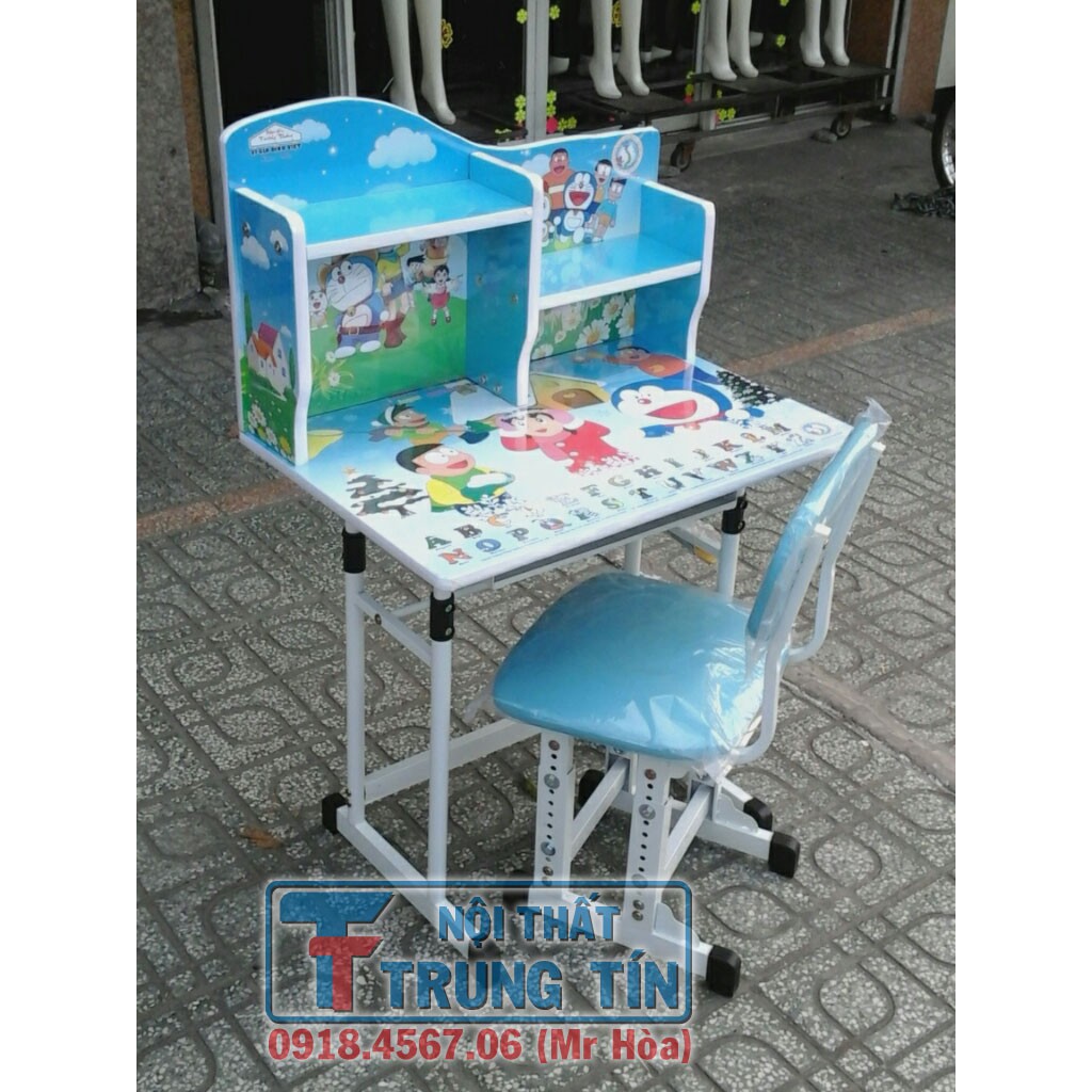 Bàn học cho bé, Hình Deremon