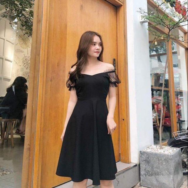 Đầm ngắn FOREVER21 vintage đen xoè tay ngắn phồng phối ren dúng chấm bi