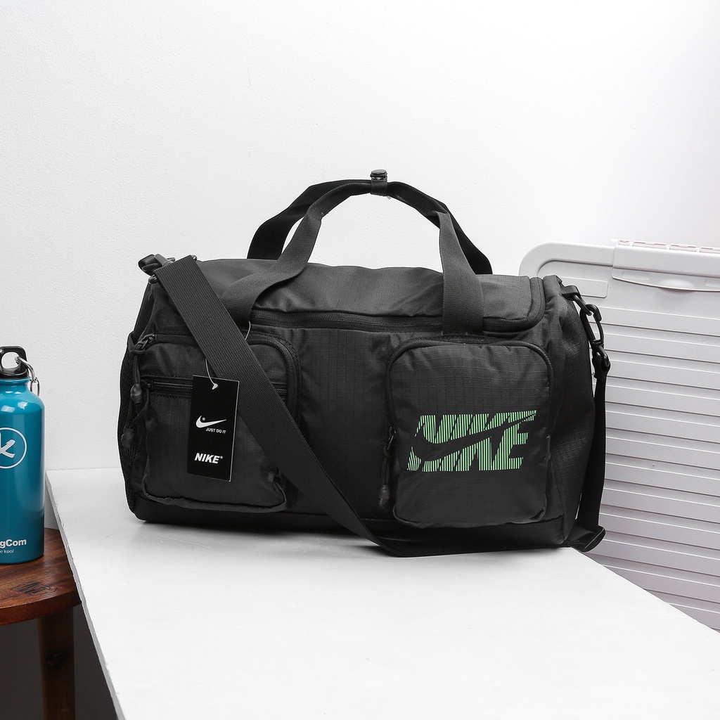 Túi trống du lịch/Túi tập Gym Training Poly thể thao chất liệu chống thấm nước, có ngăn đựng riêng đồ ướt, đồ tập