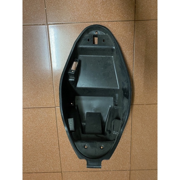 Cốp yên trong xe điện Xmen