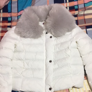 Áo phao cổ lông trắng