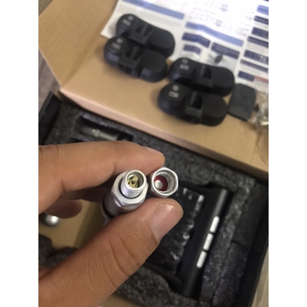 cảm biến áp suất lốp trong ô tô sạc pin năng lượng mặt trời - sạc usb