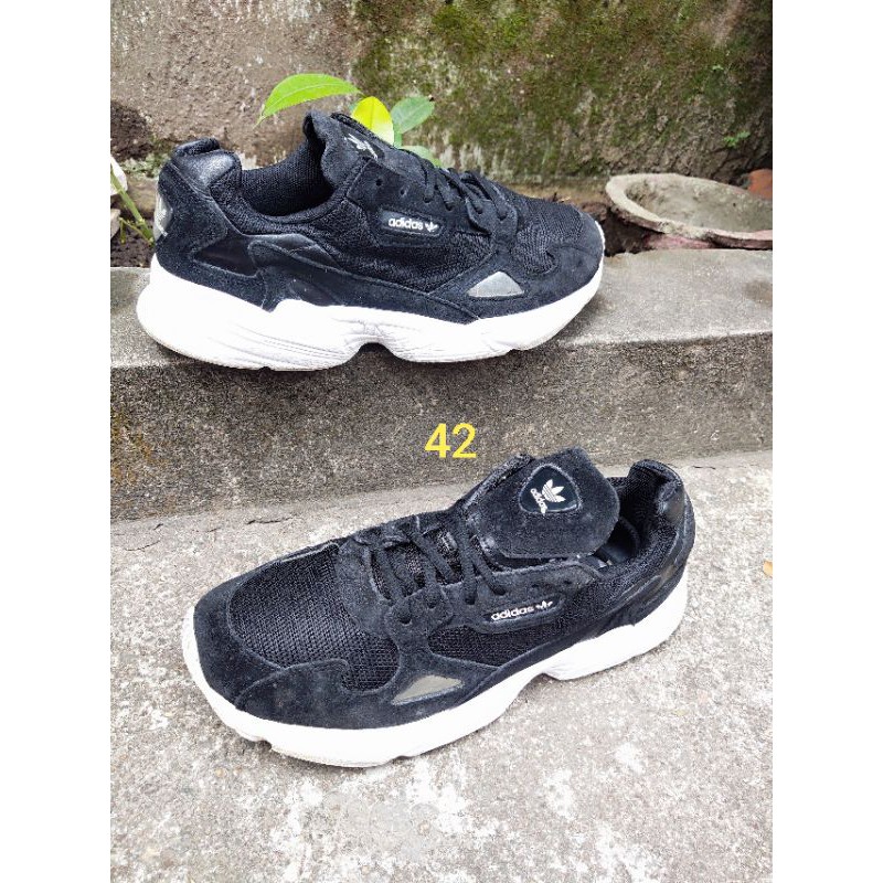 Sale sốc giày đen da lộn siêu chất size 42