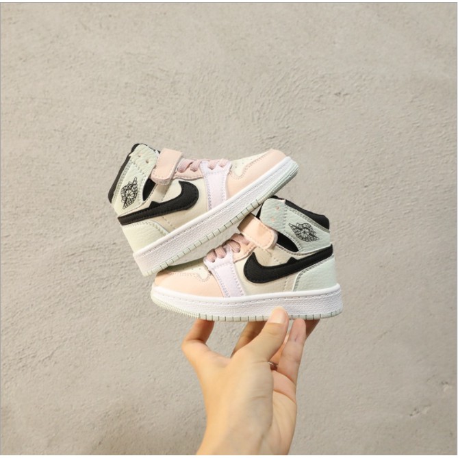 Giầy cao cổ có quai dán NKTE dành cho bé gái