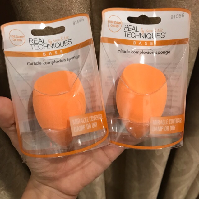 Bông Mút Trang Điểm Real Techniques Base Miracle Complexion Sponge (Mẫu mới)
