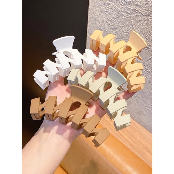 Kẹp tóc càng cua size to phong cách hàn quốc ( shop giao màu ngẫu nhiên )